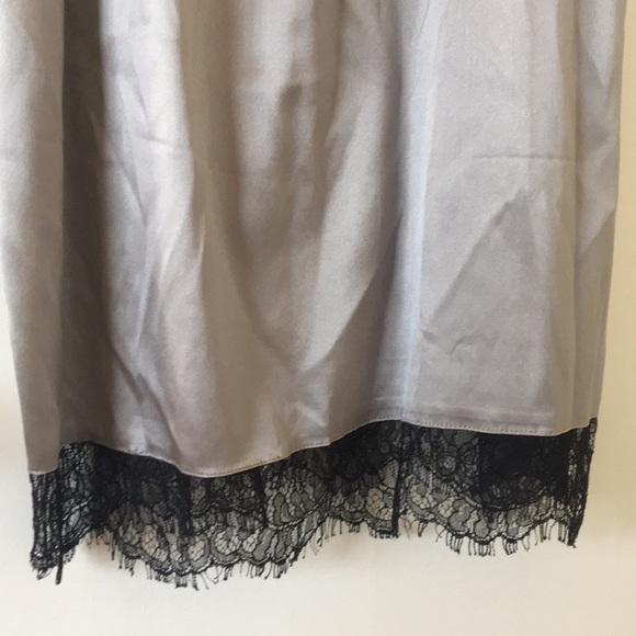 ⭐️SALE⭐️🎉HP🎉DVF Wrap Dress - Picture 5 of 8